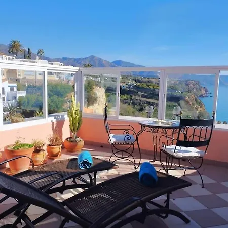 Amazing 3 Bedroom Townhouse Close To Burriana, Apartment Nerja