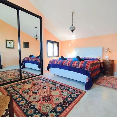 Amazing 3 Bedroom Townhouse Close To Burriana, Apartment *