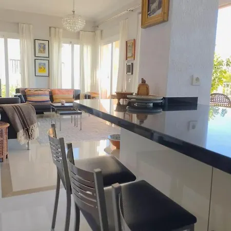 Amazing 3 Bedroom Townhouse Close To Burriana, Apartment *